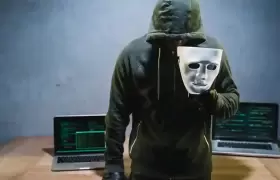 ইথিক্যাল হ্যাকিং বনাম ব্ল্যাক হ্যাট হ্যাকিং: হ্যাকার দুনিয়ার দুই বিপরীত মেরু (বাস্তব উদাহরণসহ বিস্তারিত আলোচনা)